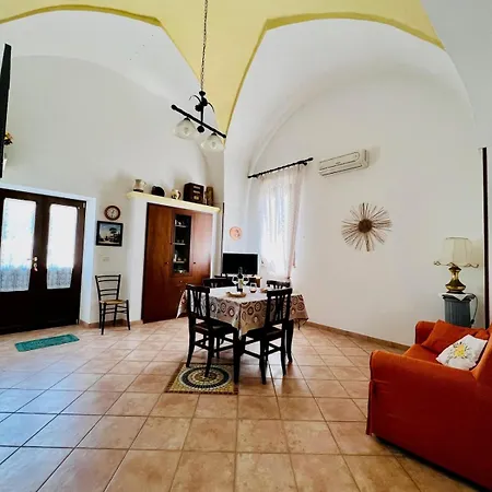 San Lorenzo House *